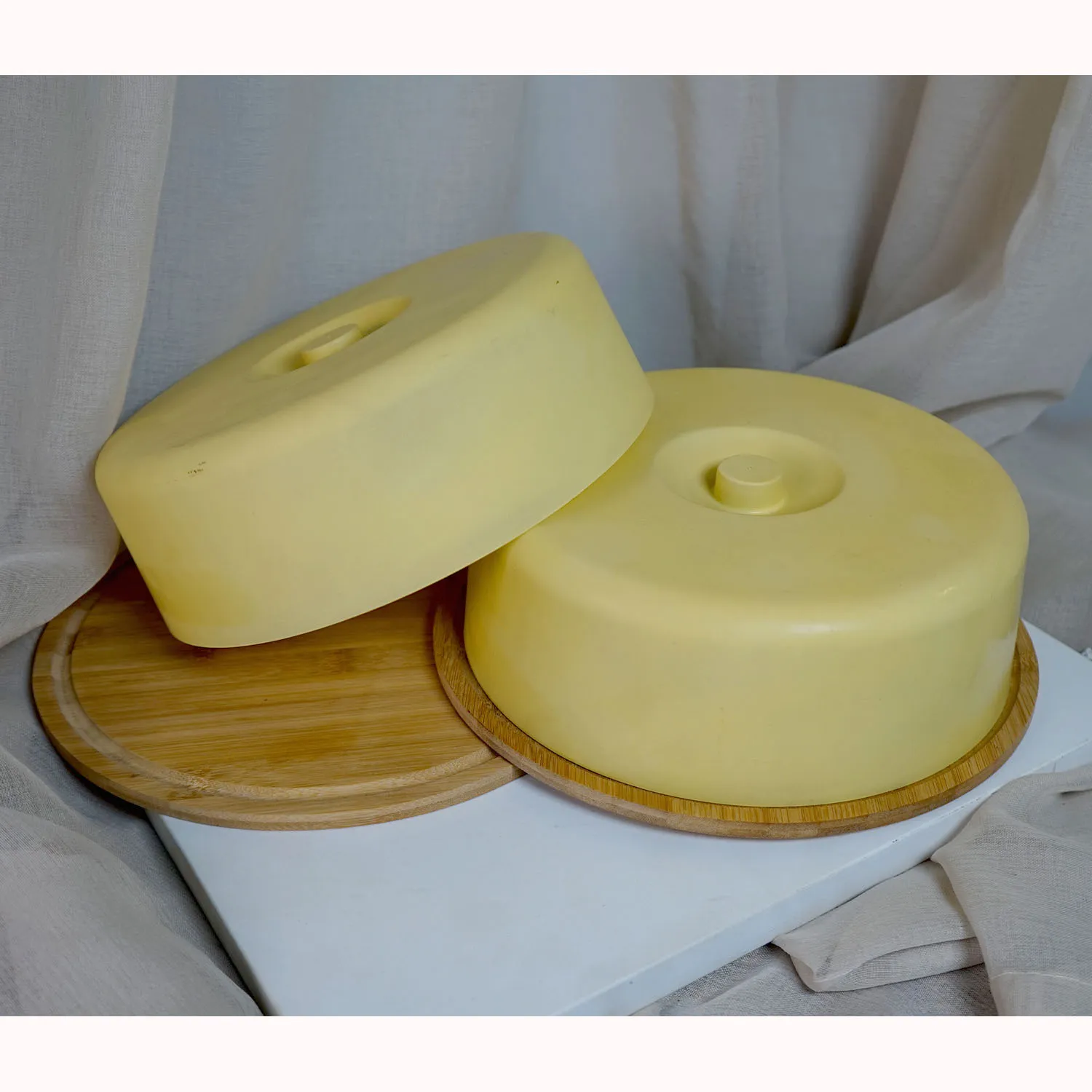Yellow Cake Holders