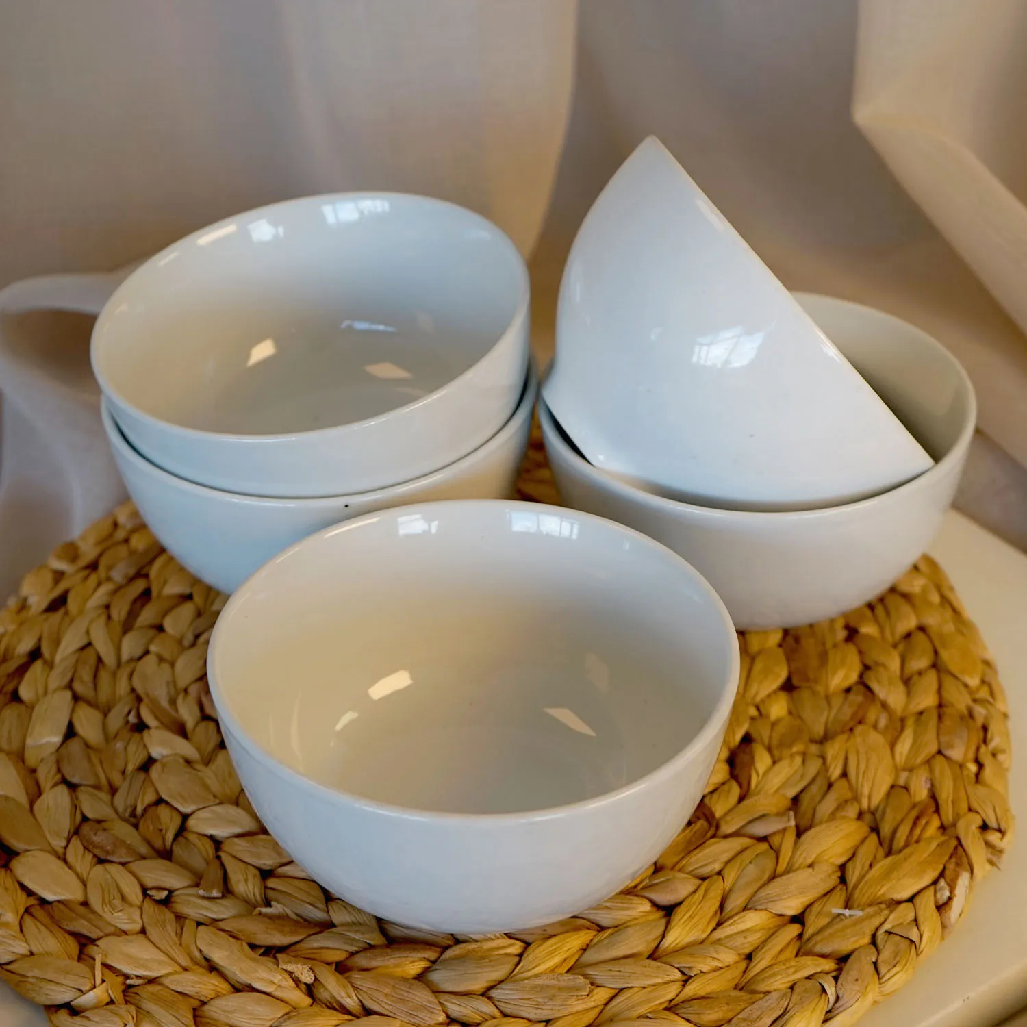 Round White Bowl Set
