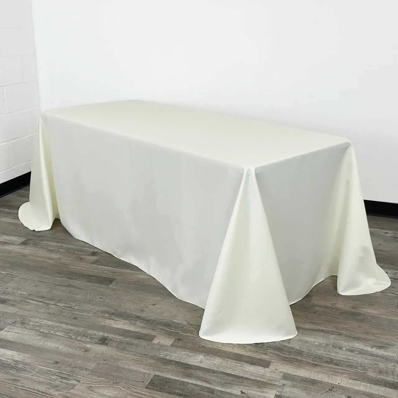 Tablecloth-Ivory Rectangle 90x132"
