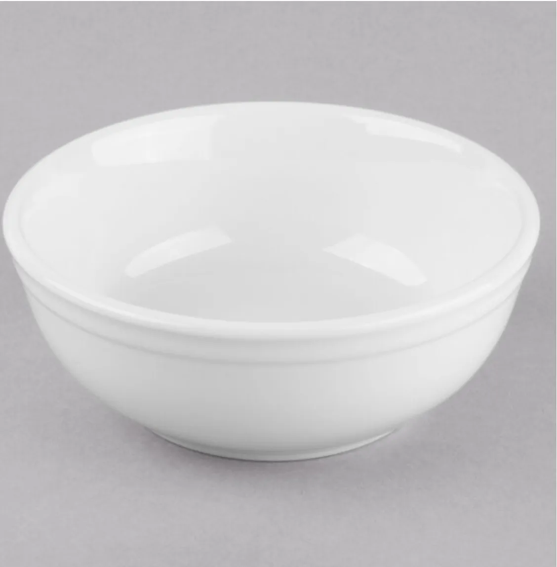 white porcelana bowl