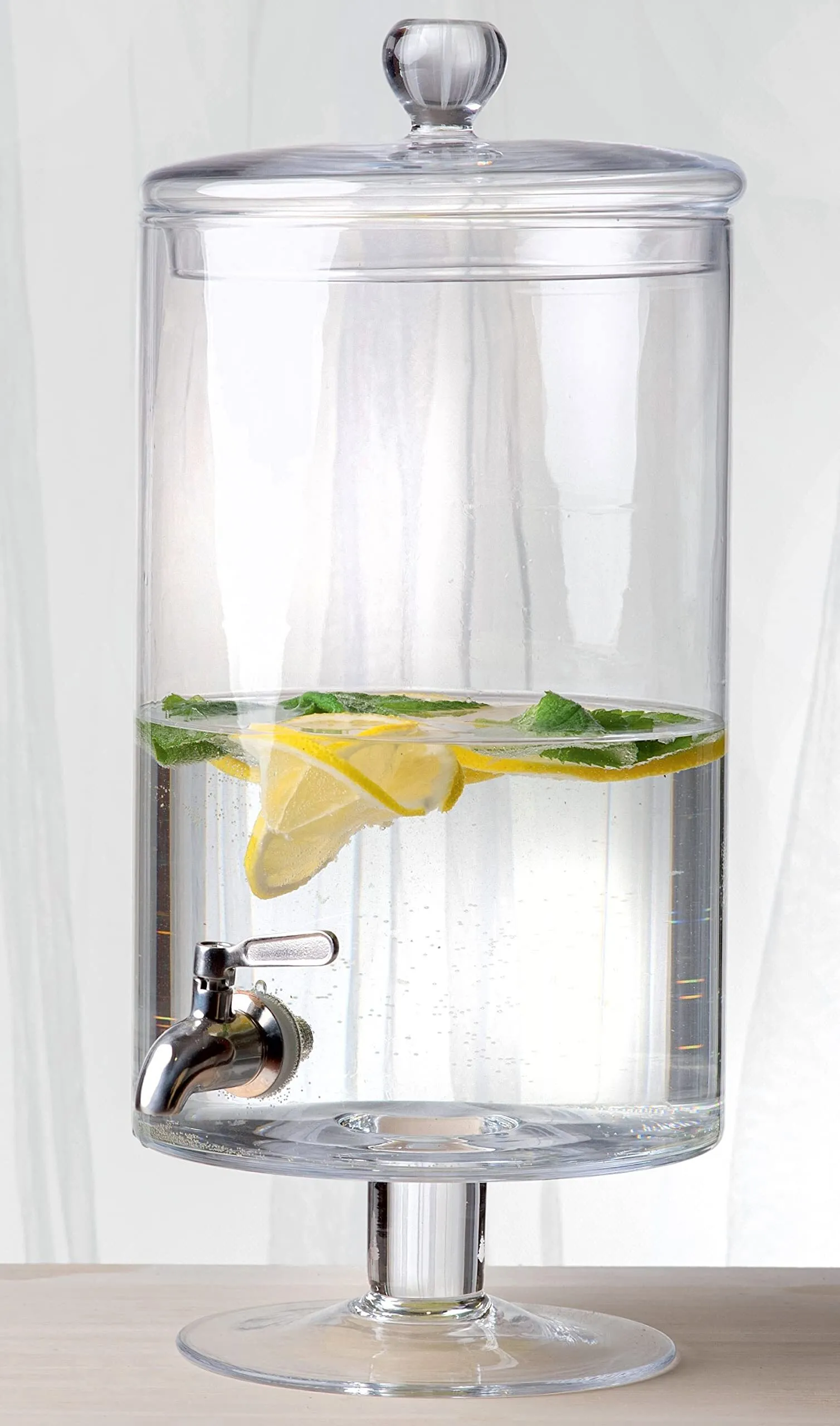 beverage server: Water dispener