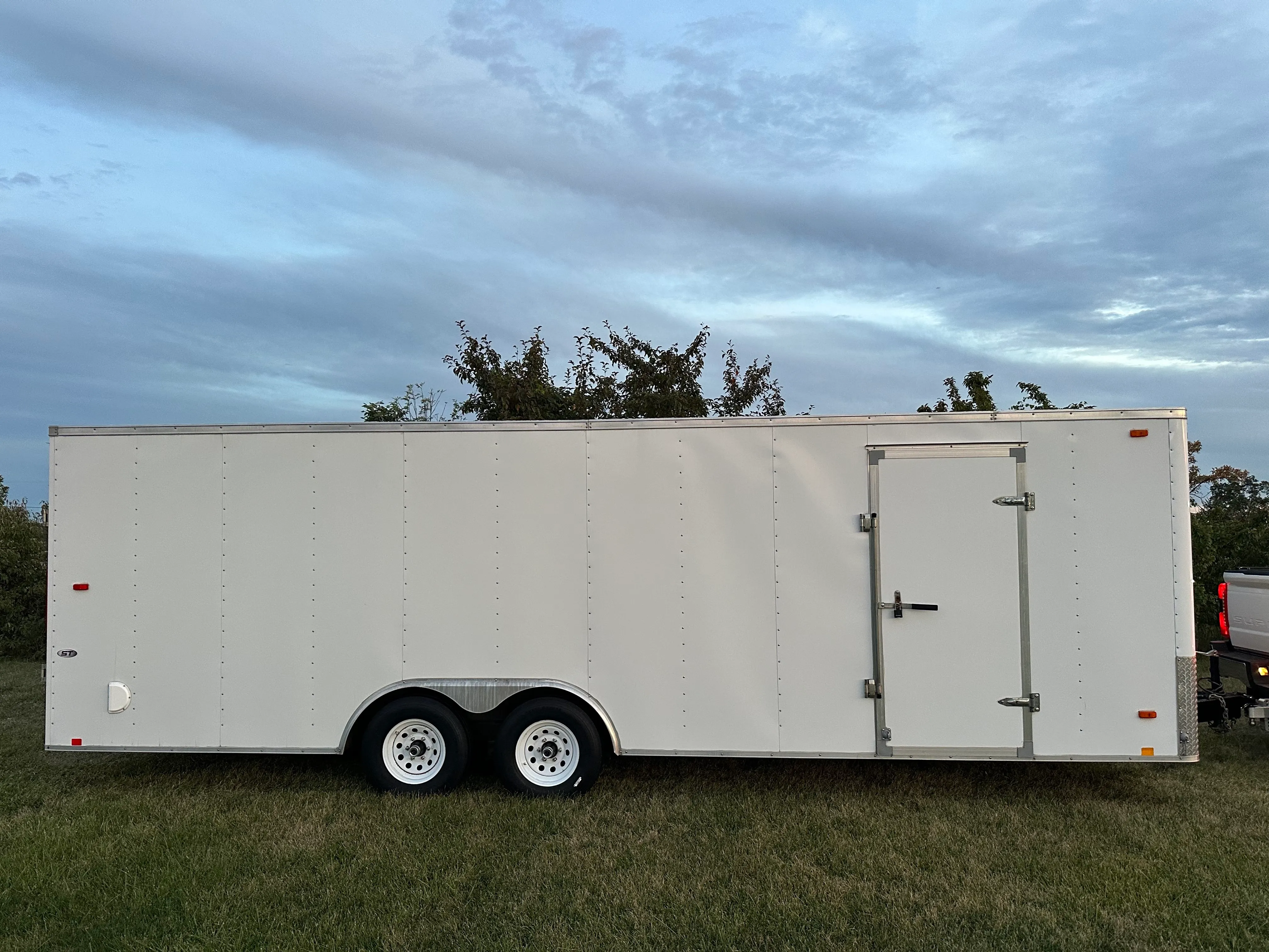 Enclosed Trailer 8.5'x24'