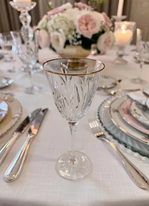 Elegant Crystal Glass (3.5 in, 8 in tall)