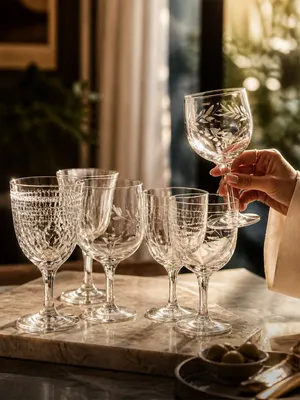 Water / Red Wine Glasses (9 oz +)