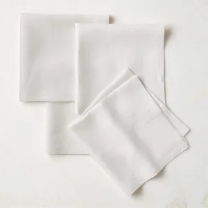 4 white napkins