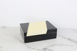 Black & White Box