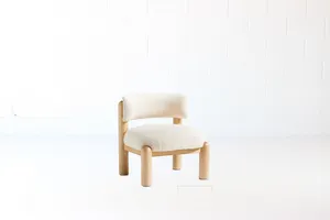 AMANDA Snuggle Accent Chair