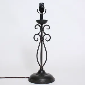 Black Metal Curved Lamp