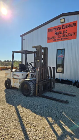 Dual wheel forklift (5000 lb 16 ft reach)