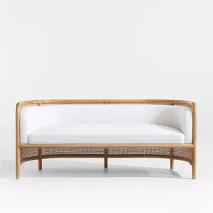 Lara Settee
