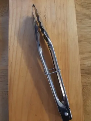 Tongs Medium 23 cm