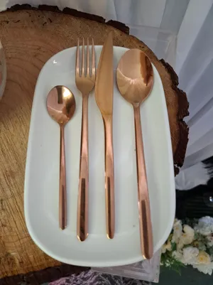 Dinner Knife Rose Gold (must be returned rinsed)
