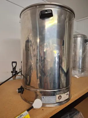 Hot Water Urn 40L ( 12.5 + power socket needed for plug)
