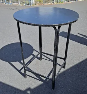 Bar Leaner Round Large - 1050mm x 840mm