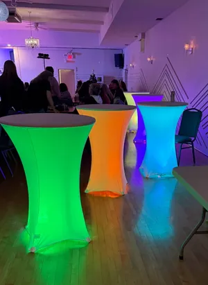 Bistro strech table linen with uplight