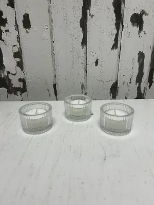 CANDLEHOLDER: Clear glass ridged t-lite cup