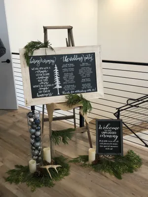 EASEL: Repurposed wooden ladder