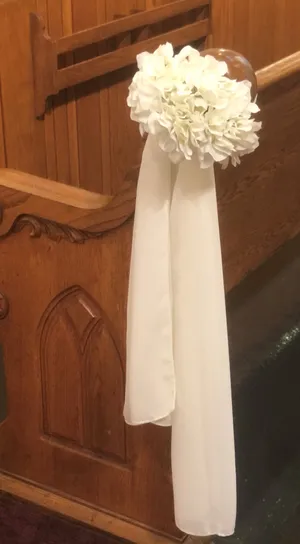 CHAIR/PEW DECOR: Ivory chiffon & hydrangea