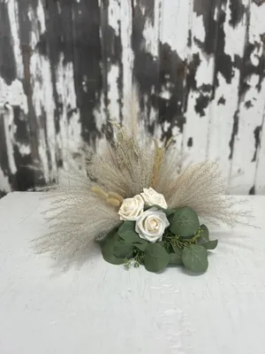 FLORAL: Pampas grass & rose arrangement