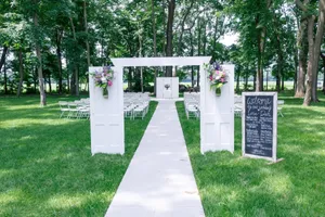 ARCH: White doors with angled wood header