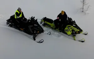 Pakke: 2 snøskutere + henger