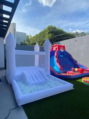 Inflable Castillo Blanco con Pelotas