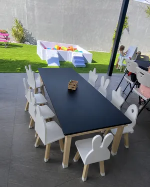 Paquete Mesa negra + 10 sillas para niños
