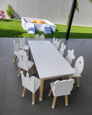 Paquete Mesa blanca + 10 sillas para niños