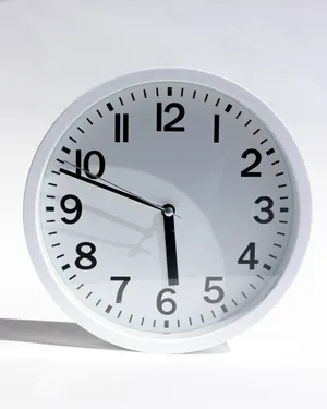 Simple Round Classy White Frame Wall Clock