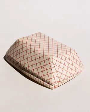 Disposable Vintage Fast Food Paper Boat, White with Red Plaid