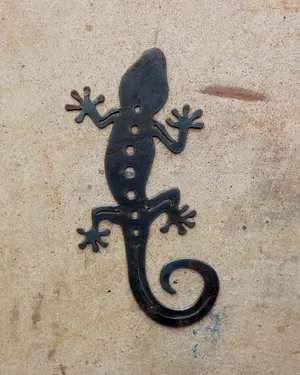 Small Metal Art Lizard Sculpture for Garden Decoration Rusted Southwestern Desert Decor For Patio Fence