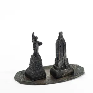 NYC Empire State Building and Statue of Liberty souvenir salt and pepper shakers -  2.5