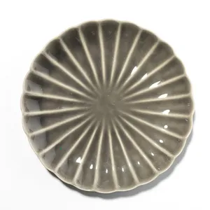 Evie Honey Dessert plate Vertical Grooves Chysanthemum Shaped Gray 