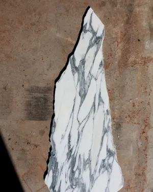 Long Oblong, Rough Broken Edging Marbled White Granite