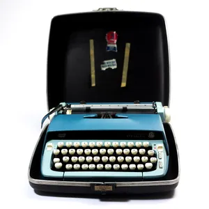 Vintage two tone blue working typewriter in a hard case - 13