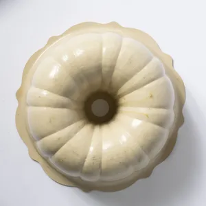 Bundt Cake Pan Jello Mold in Cream - 10.5
