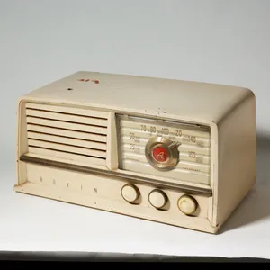 Arvin Ivory AM Tabletop Radio 1950s Vintage, Cream and Red