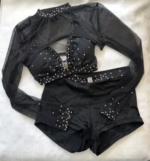 Custom 3 piece pinch front black midrise Medium