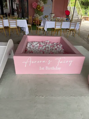 Pink ball pit 4.5 x 4.5 feet