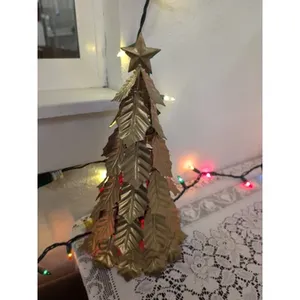 HC5 Gold metal holly tree