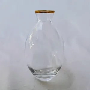 V1 Gold rim bud vase 5