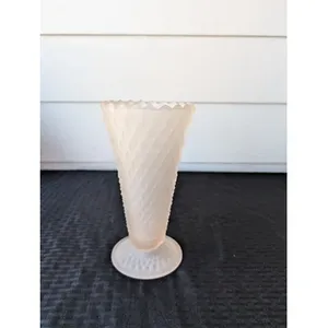 V18 Frosted pink vase
