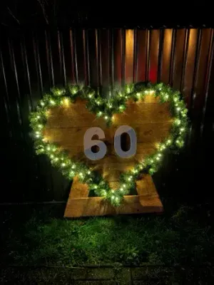 Holz Herz ( 126 x 134 ) Beleuchtet 