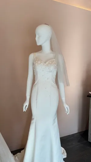 1645 Satin mermaid gown with thick strap. Small flower beads & tangling back. Shuet yee modified.