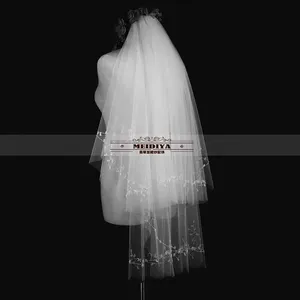 S05AAT 0759 - Pretty beaded flower short veil with comb