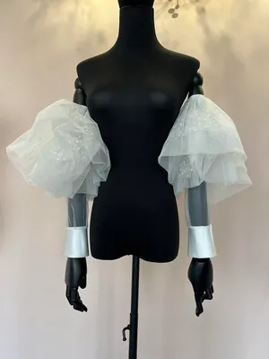 S05AAT 1123 Fluffy polka dot with satin cuff