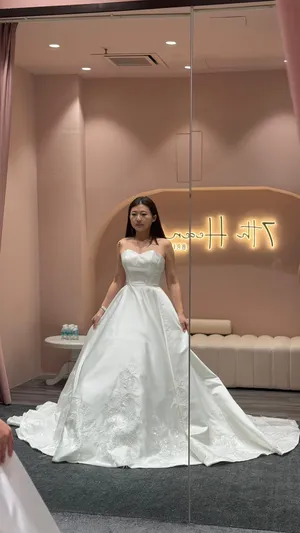 S05AAT 1652 Sweetheart satin ball gown with feather bottom