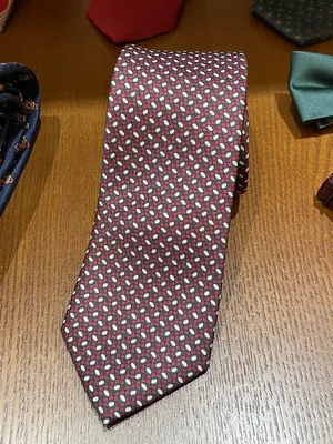 S05AAT 1483 Red base with white dot tie