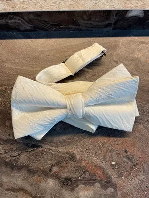 S05AAT 1515 White flower texture bow tie