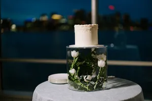 Clear Cut Cake Stand